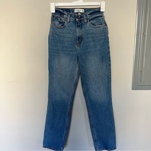 Abercrombie Curve Love Ultra High Rise 90s Straight Jeans